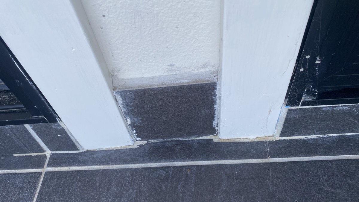 Architrave detail at a balcony, Box Hill